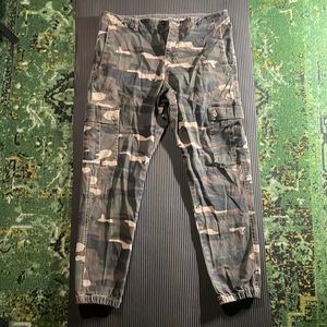 Empyre Camouflage Cargo Joggers 34/32
